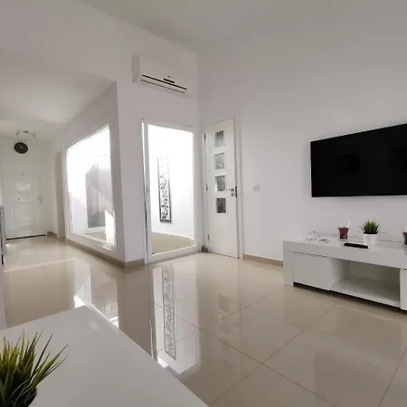 Island Apartment *